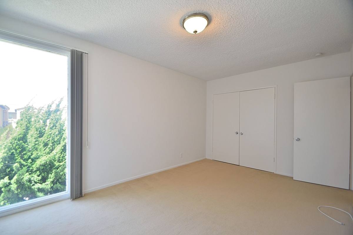 Apartment for rent at 1902 Plant Ave, Redondo Beach, CA 90278