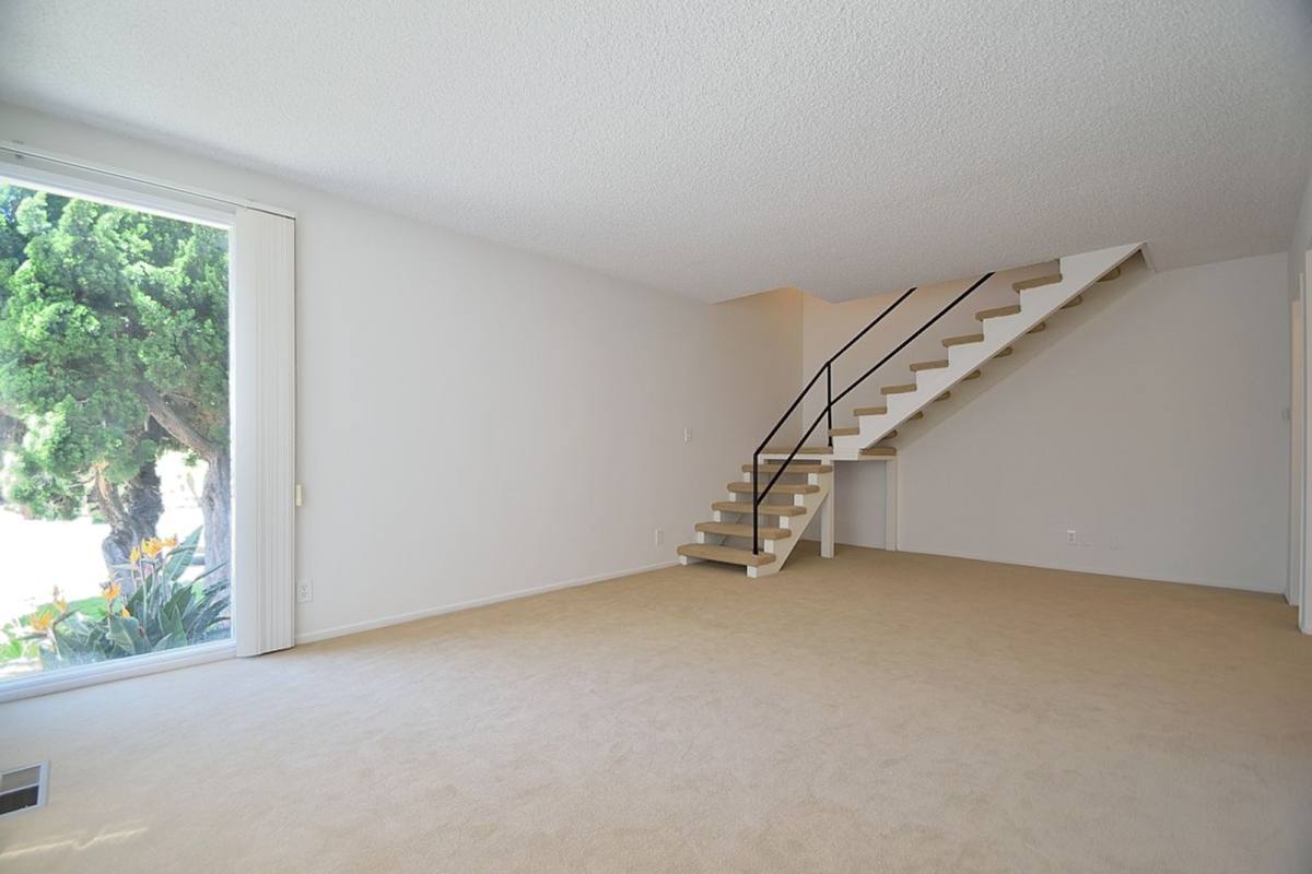 Apartment for rent at 1902 Plant Ave, Redondo Beach, CA 90278