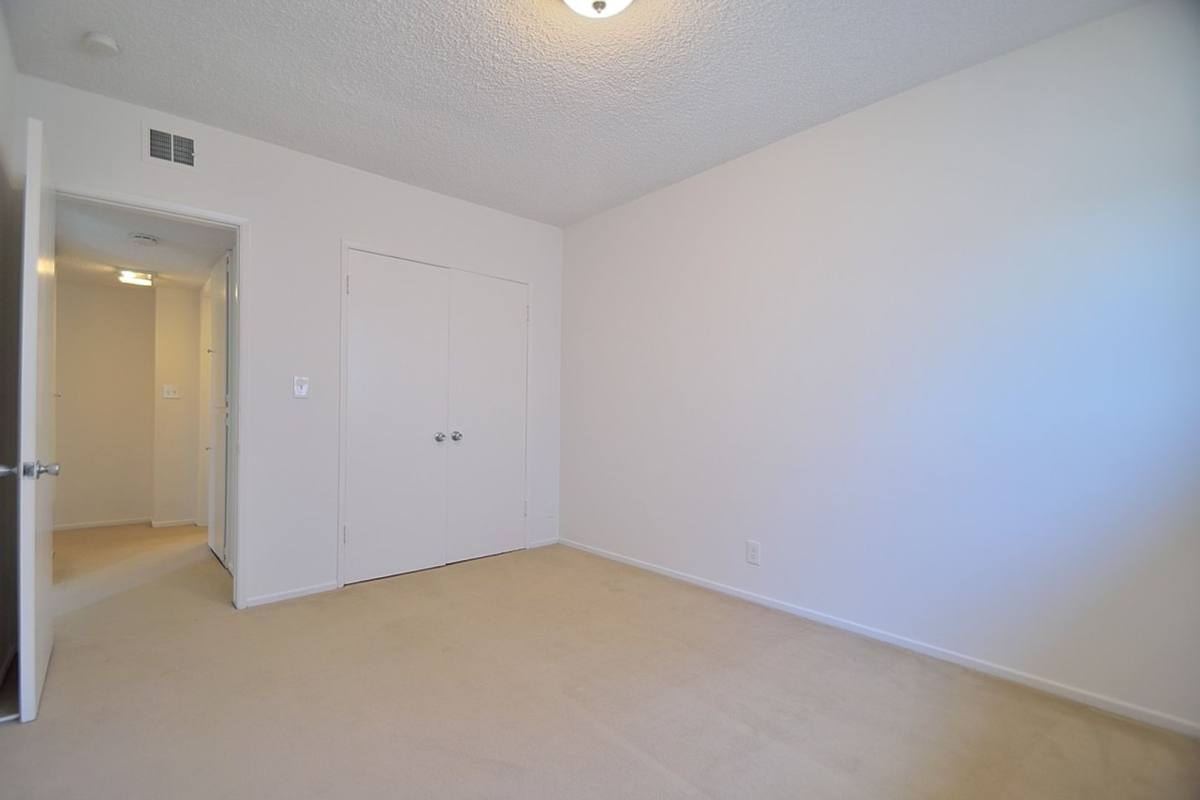 Apartment for rent at 1902 Plant Ave, Redondo Beach, CA 90278