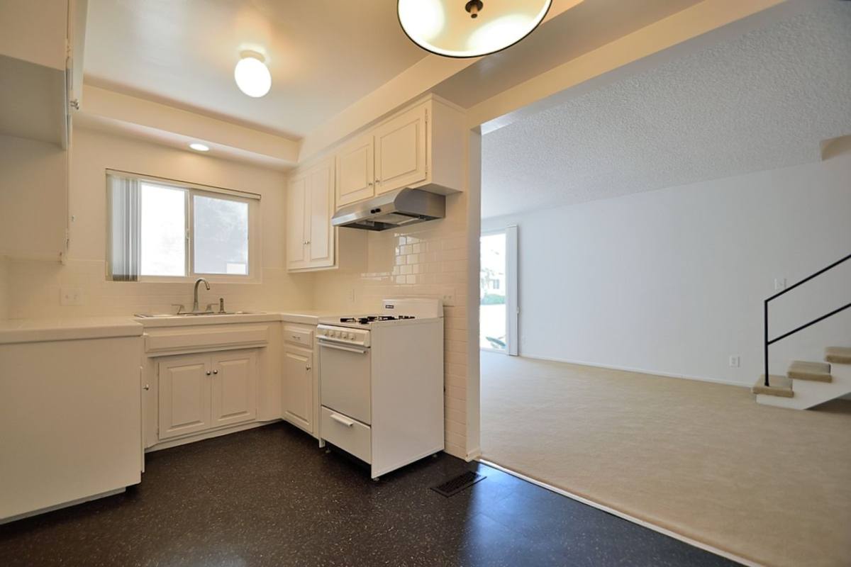 Apartment for rent at 1902 Plant Ave, Redondo Beach, CA 90278