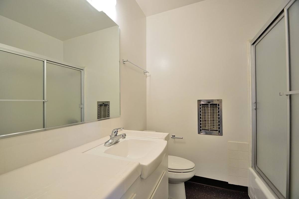 Apartment for rent at 1902 Plant Ave, Redondo Beach, CA 90278
