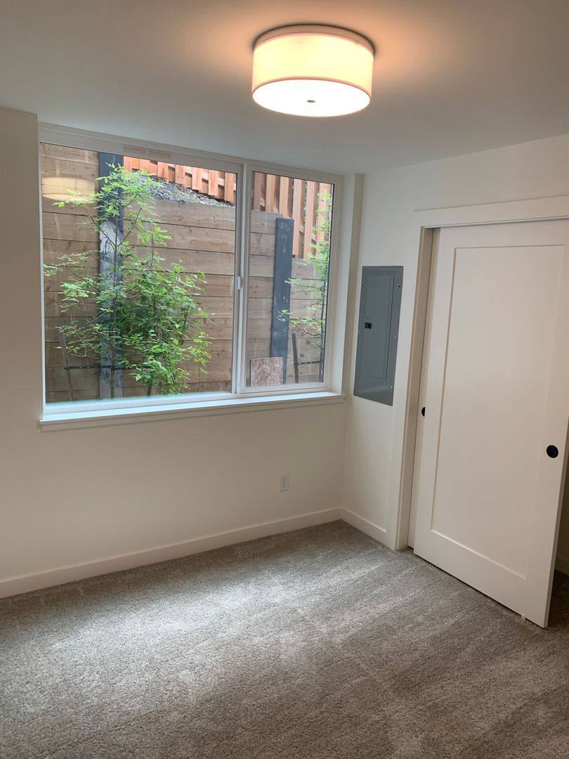 Townhouse for rent at 2024 D NE, Seattle, WA 98115