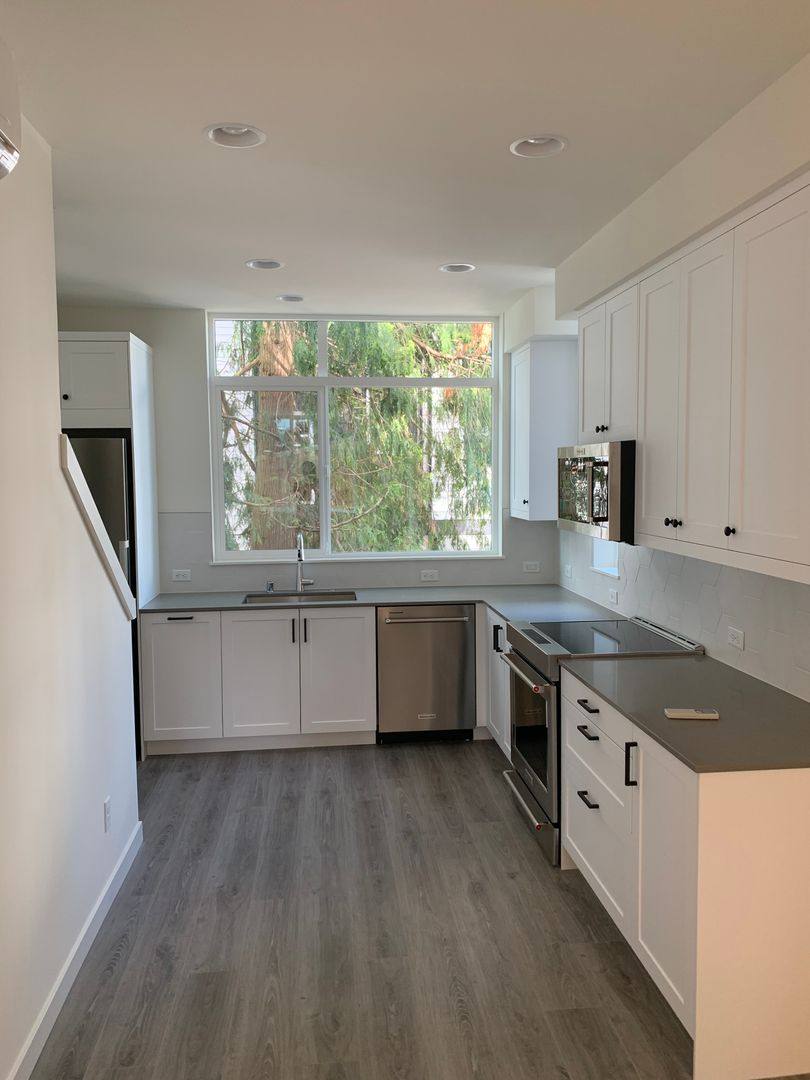 Townhouse for rent at 2024 D NE, Seattle, WA 98115