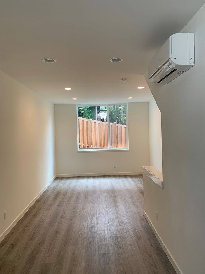 Townhouse for rent at 2024 D NE, Seattle, WA 98115