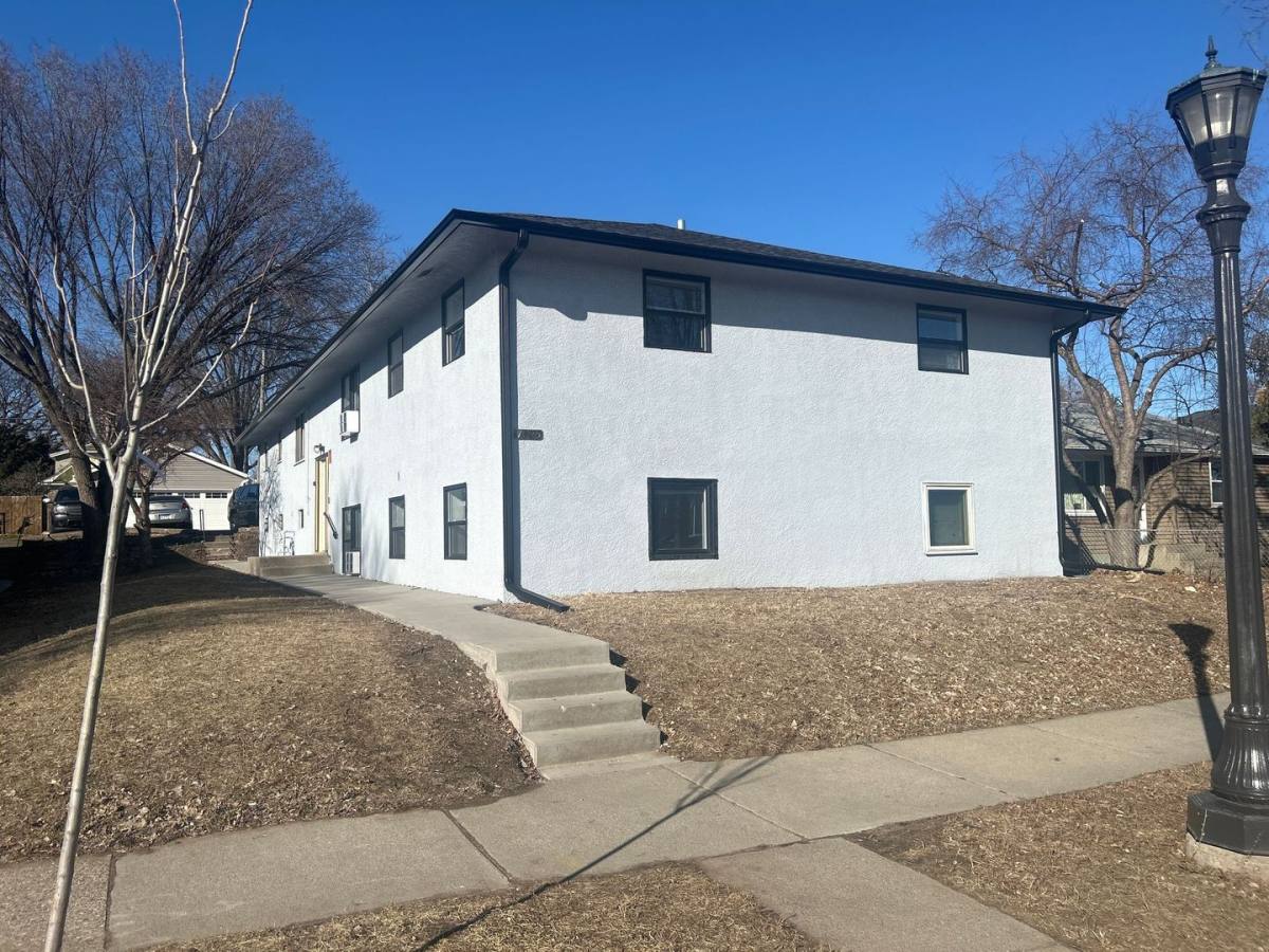 Apartment for rent at 1737 Thomas Ave W, Saint Paul, MN 55104