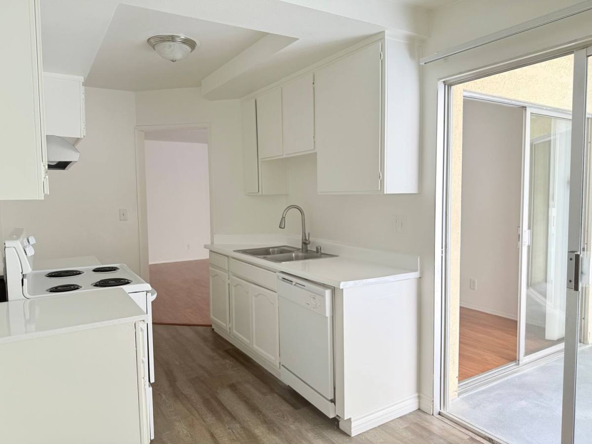 331 S Ardmore Ave, Los Angeles, CA 90020 - Apartment for Rent - Image 2
