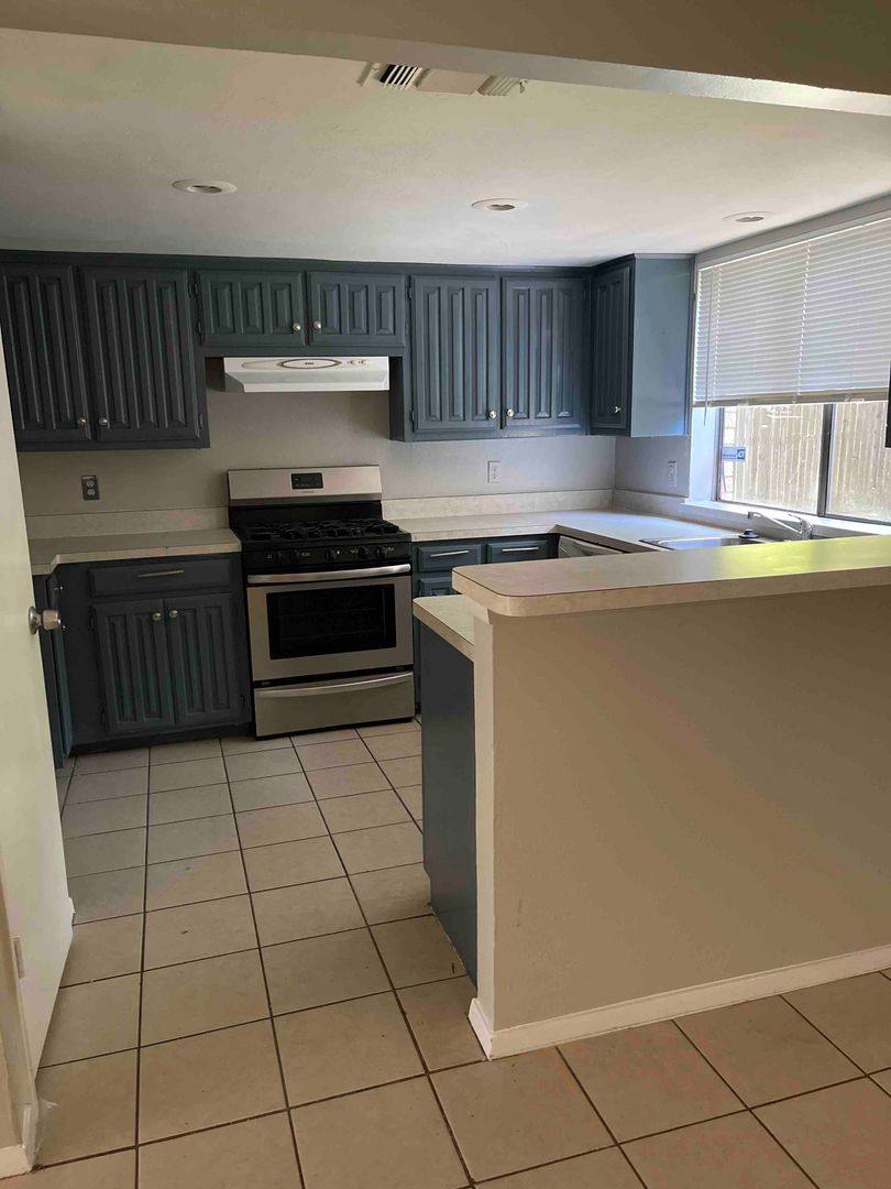 House for rent at 502 E Beltline Rd, Desoto, TX 75115