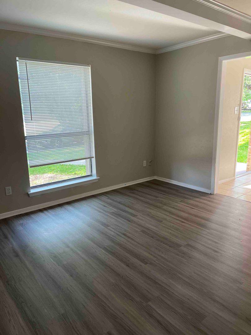 House for rent at 502 E Beltline Rd, Desoto, TX 75115