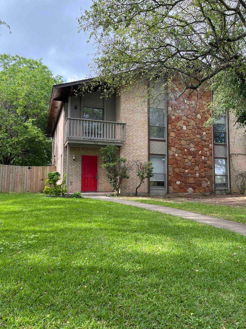 House for rent at 502 E Beltline Rd, Desoto, TX 75115