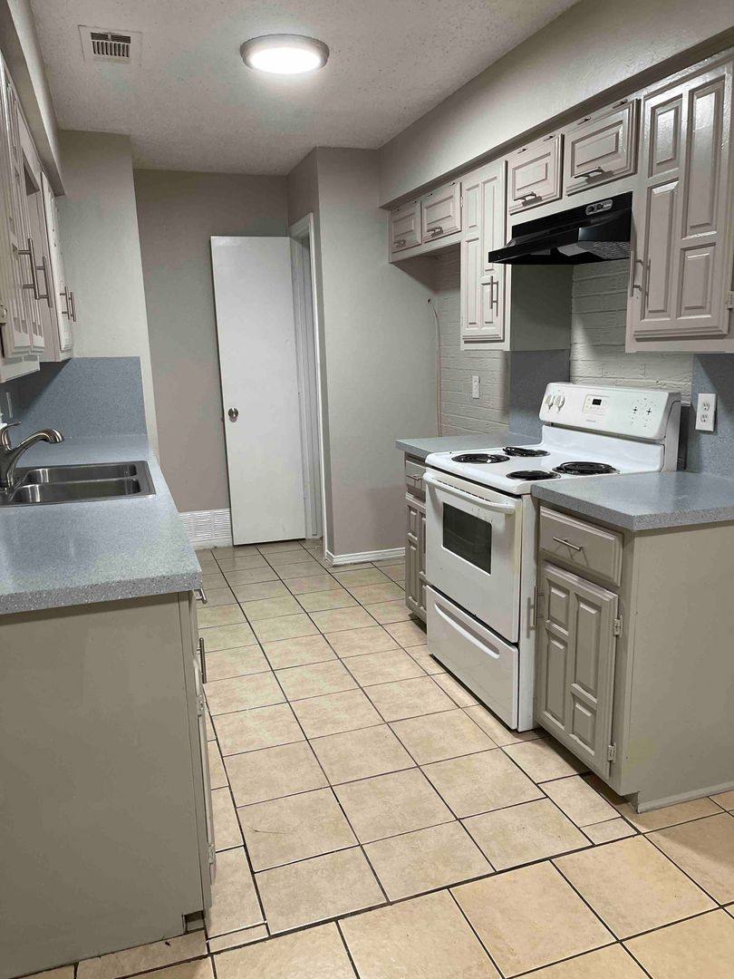 House for rent at 114 Shadybrook Dr, Desoto, TX 75115