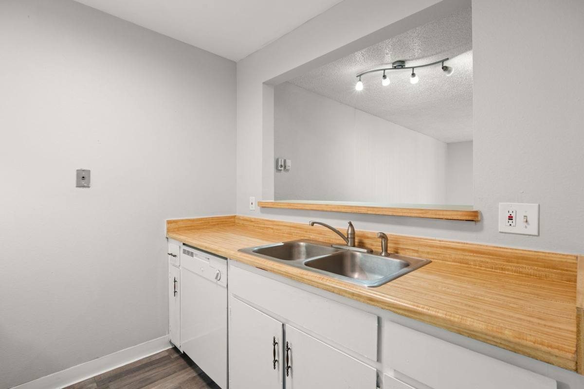 Apartment for rent at 1330 Louisiana Blvd NE, Albuquerque, NM 87110