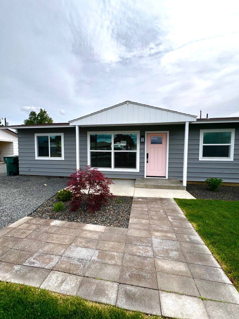 House for rent at 1007 S 50th Ave, Yakima, WA 98908