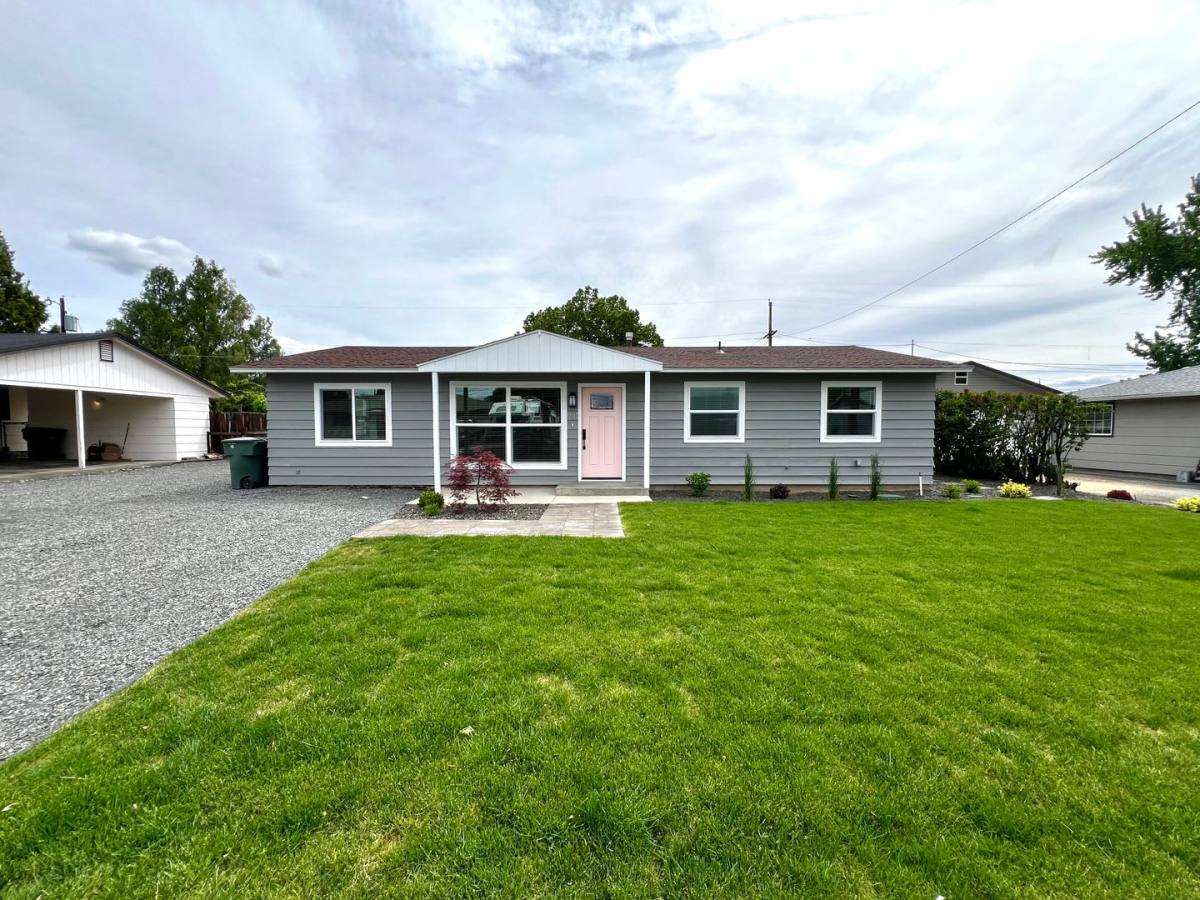 House for rent at 1007 S 50th Ave, Yakima, WA 98908