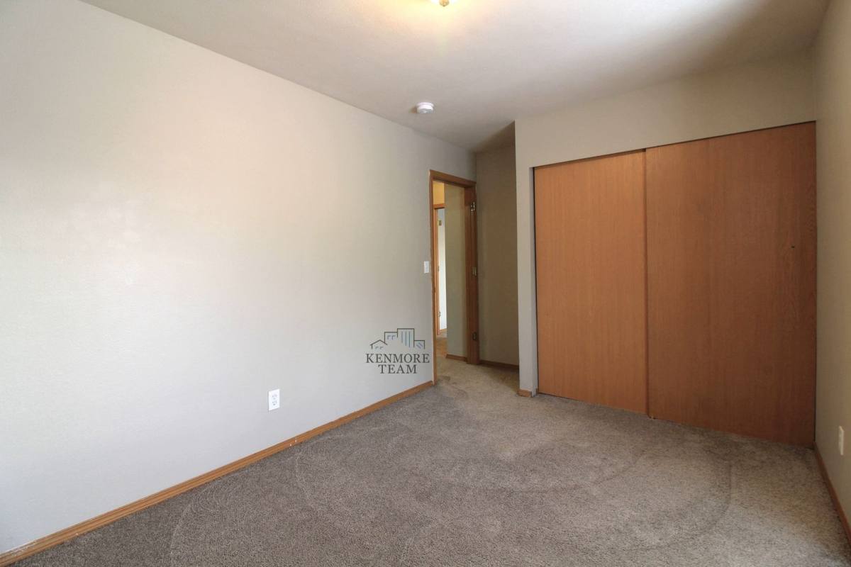 House for rent at 825 S Elm St, Kennewick, WA 99336
