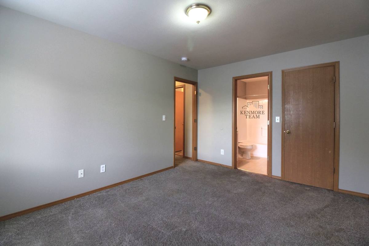 House for rent at 825 S Elm St, Kennewick, WA 99336