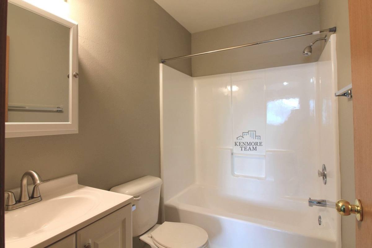 House for rent at 825 S Elm St, Kennewick, WA 99336