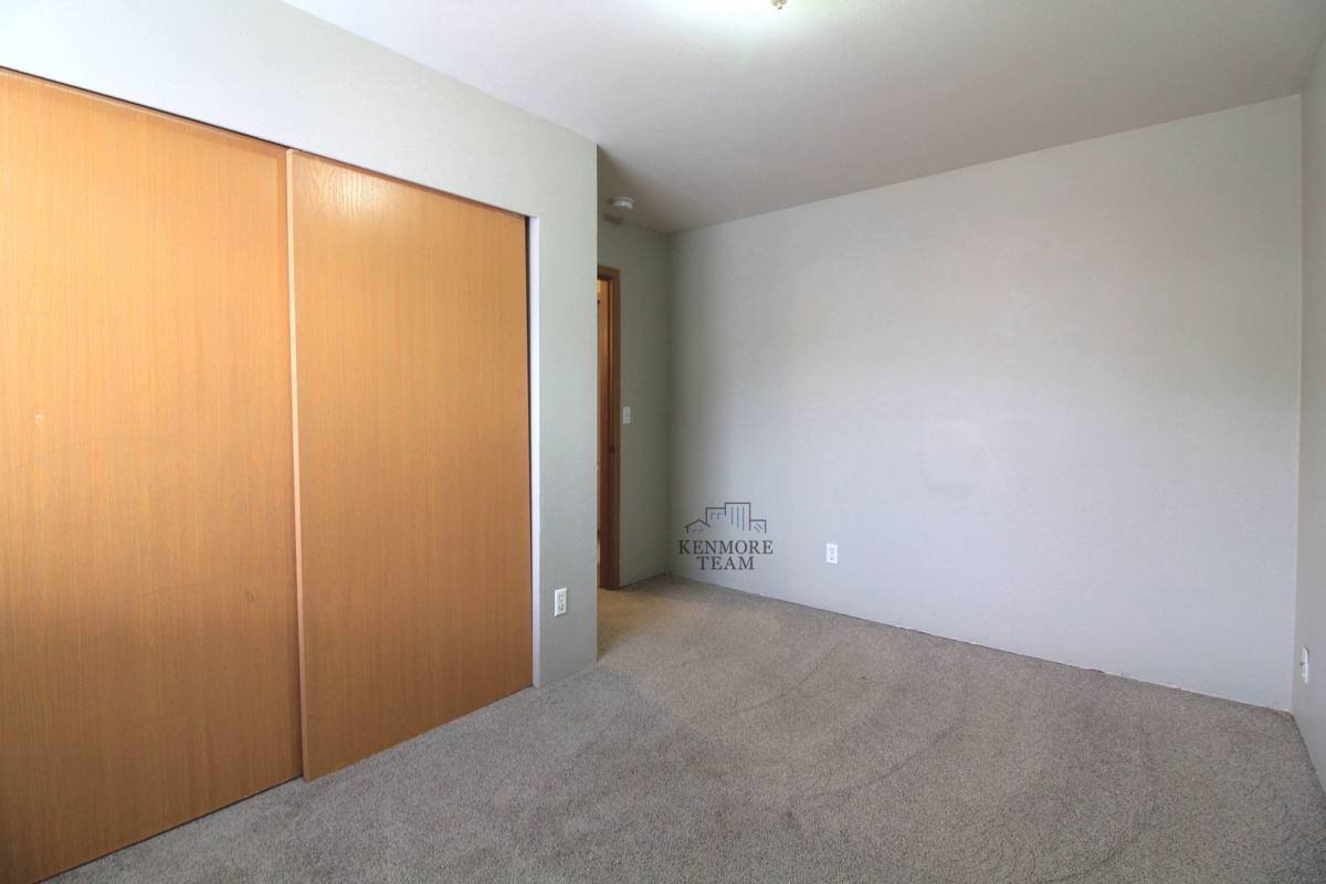 House for rent at 825 S Elm St, Kennewick, WA 99336