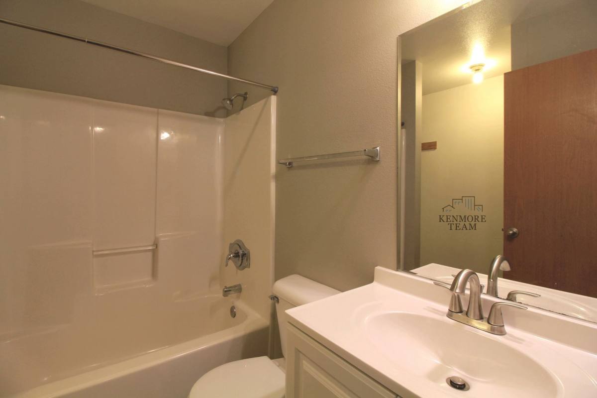 House for rent at 825 S Elm St, Kennewick, WA 99336