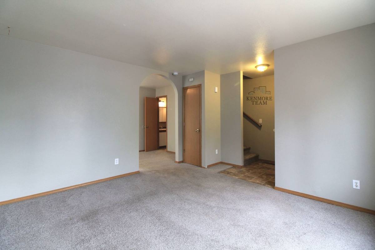 House for rent at 825 S Elm St, Kennewick, WA 99336