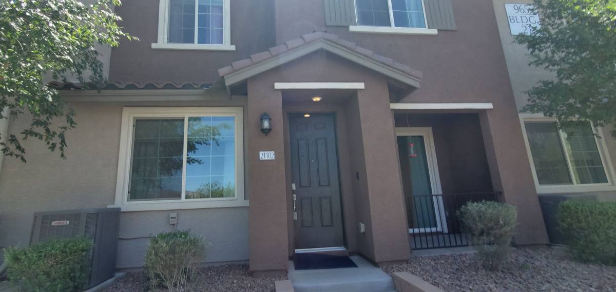 Townhouse for rent at 965 Nevada State Dr, Henderson, NV 89002