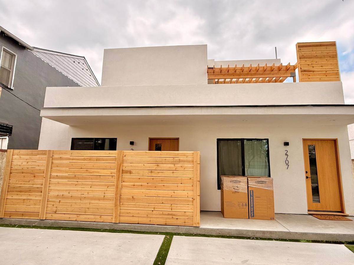 Apartment for rent at 2705 Benedict St, Los Angeles, CA 90039