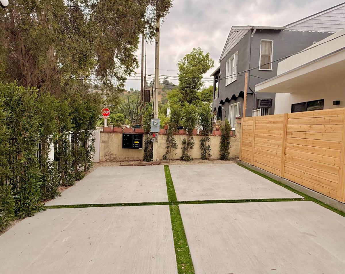 Apartment for rent at 2705 Benedict St, Los Angeles, CA 90039