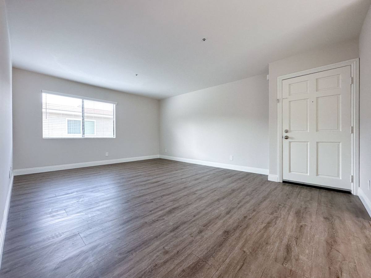 Apartment for rent at 1009 S Benito Ave, Alhambra, CA 91803