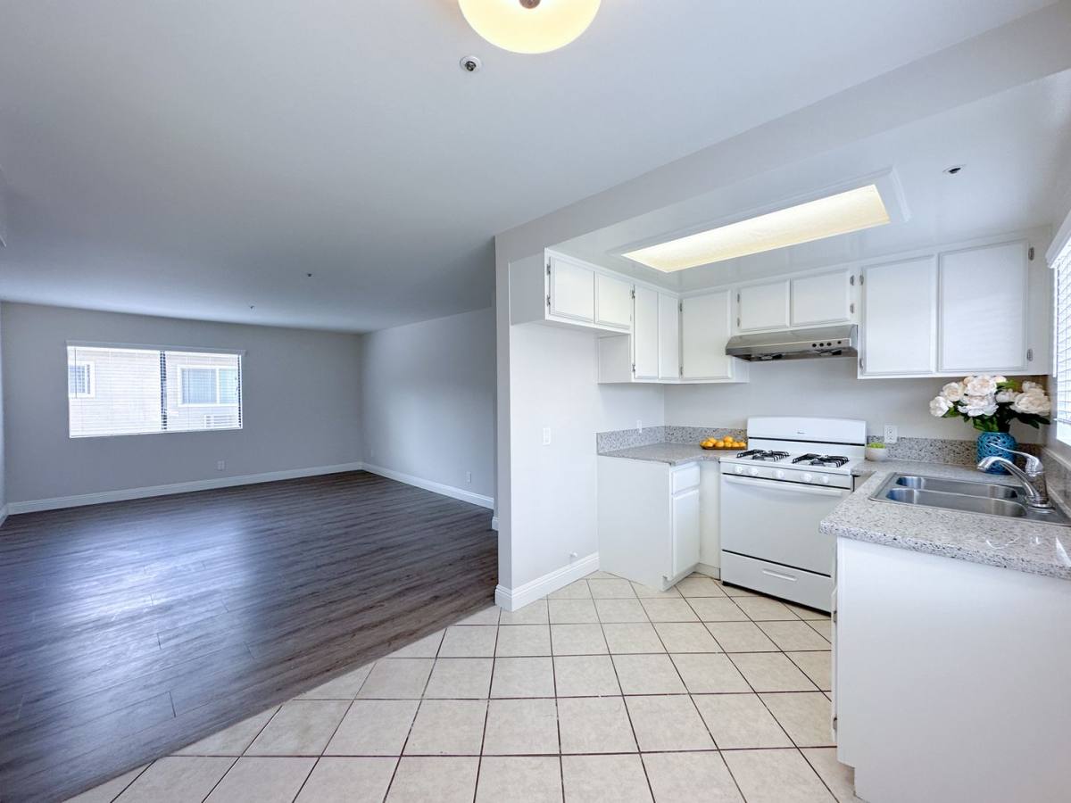 Apartment for rent at 1009 S Benito Ave, Alhambra, CA 91803