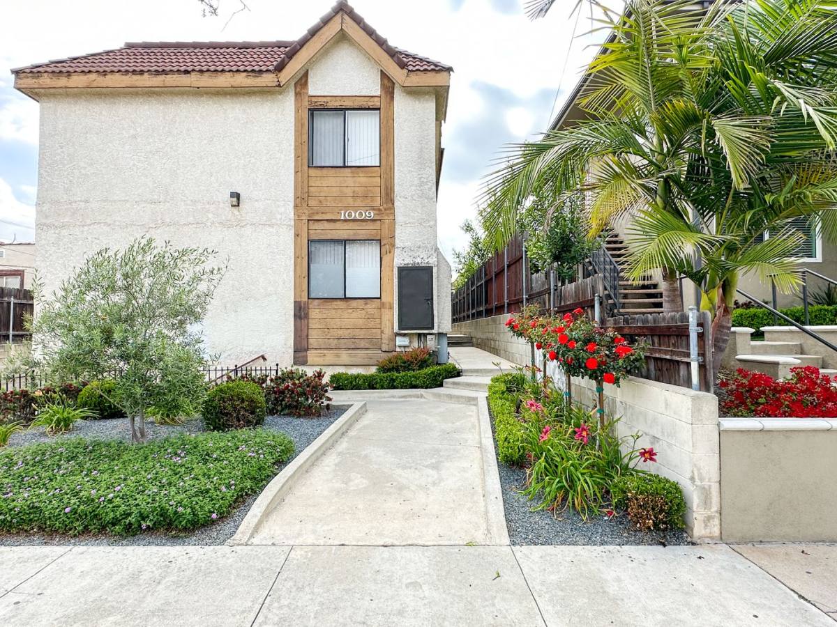 Apartment for rent at 1009 S Benito Ave, Alhambra, CA 91803