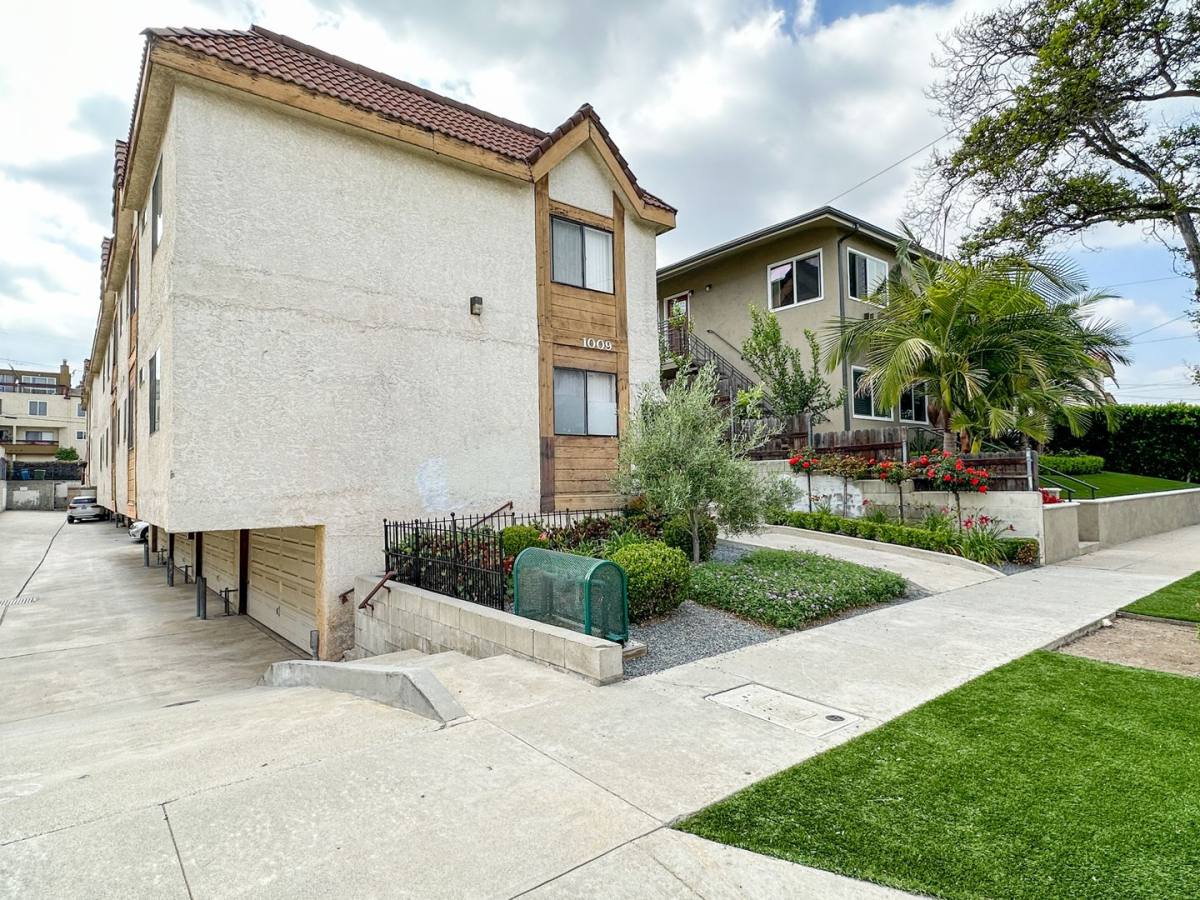 Apartment for rent at 1009 S Benito Ave, Alhambra, CA 91803