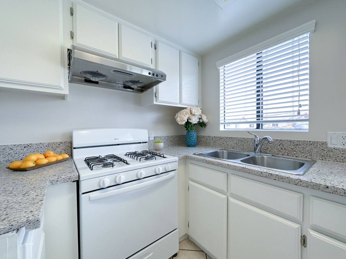 Apartment for rent at 1009 S Benito Ave, Alhambra, CA 91803