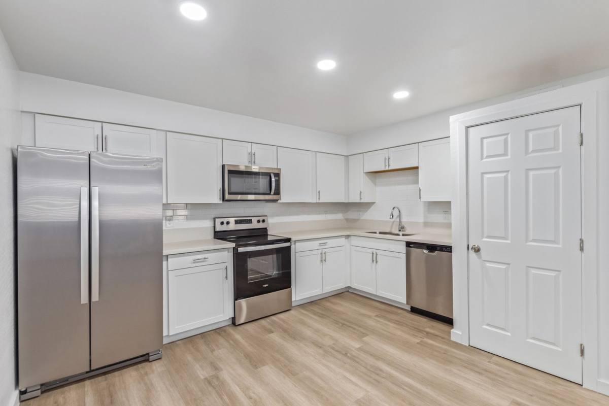 Apartment for rent at 1727 & 1801 W Cholla St, Phoenix, AZ 85029