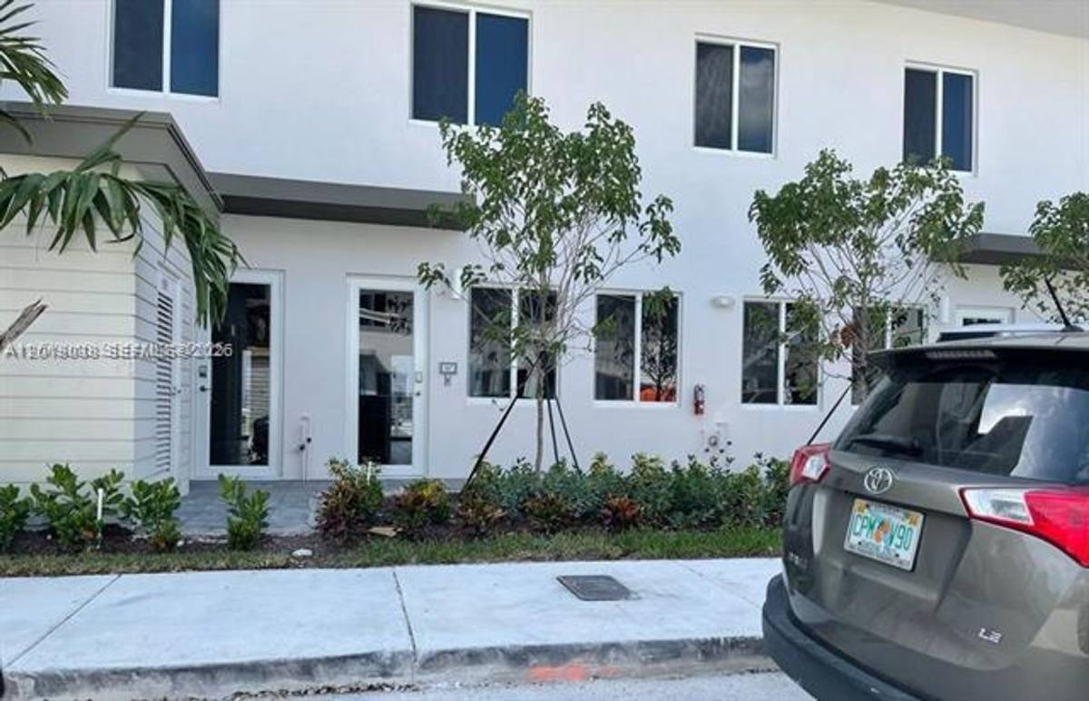Townhouse for rent at 6450 NW 102 Path, Miami, FL 33178