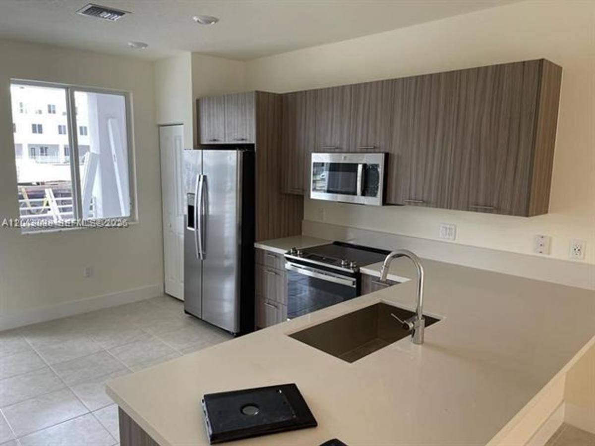 Townhouse for rent at 6450 NW 102 Path, Miami, FL 33178