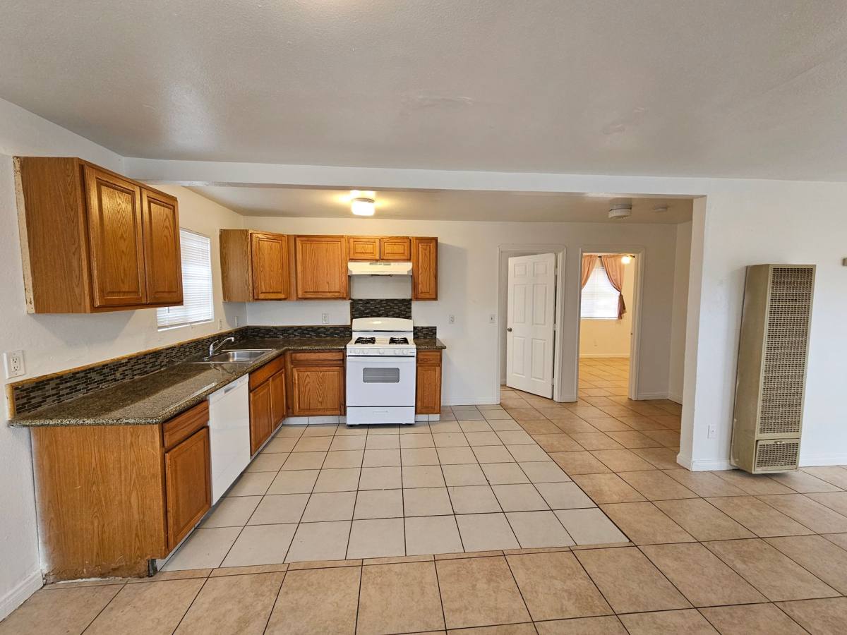 Apartment for rent at 20912 83rd St, California City, CA 93505
