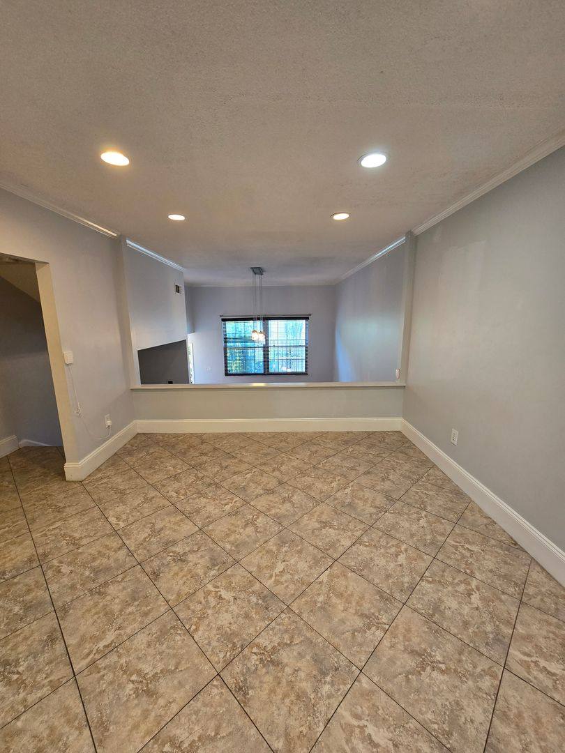 Townhouse for rent at 612 E Church St, Orlando, FL 32801