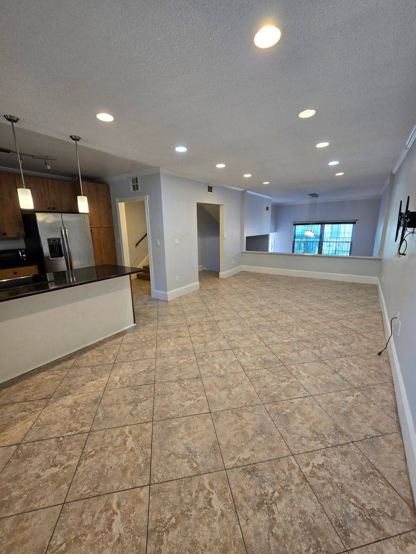 Townhouse for rent at 612 E Church St, Orlando, FL 32801