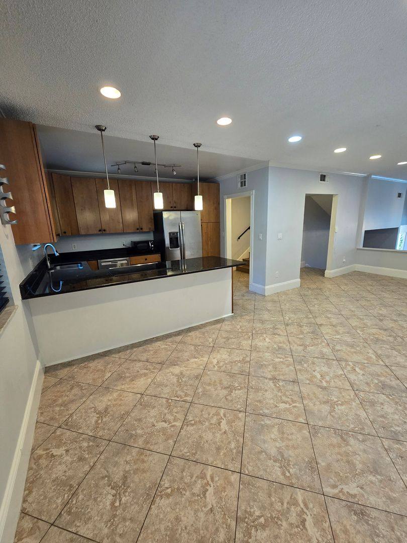 Townhouse for rent at 612 E Church St, Orlando, FL 32801