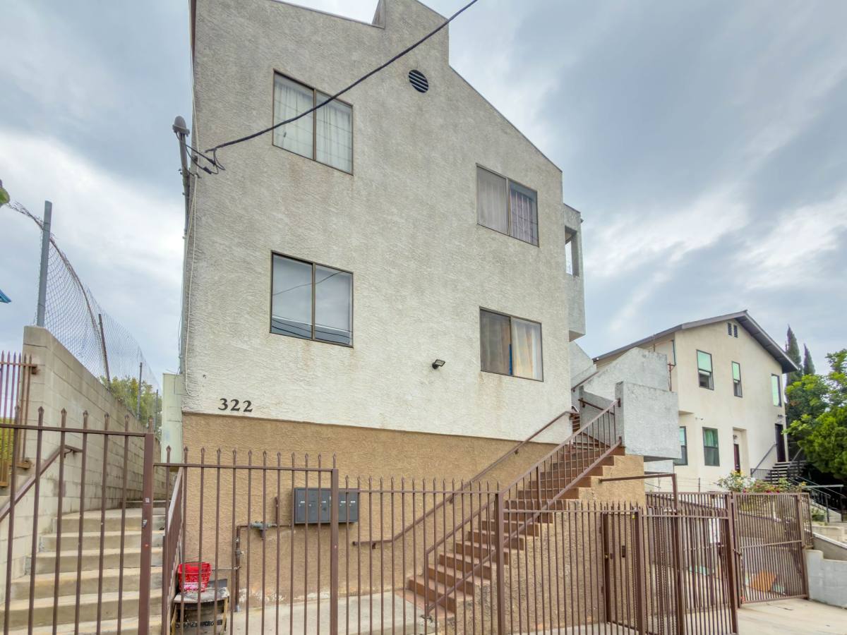 Apartment for rent at 322 N Benton Way, Los Angeles, CA 90026