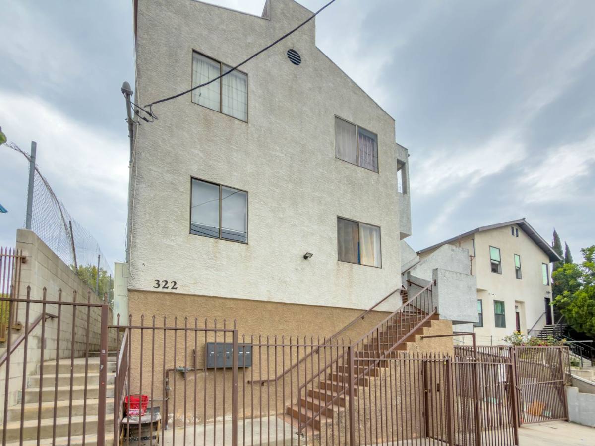 Apartment for rent at 322 N Benton Way, Los Angeles, CA 90026