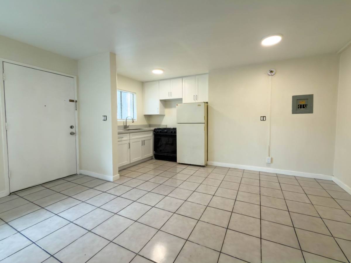 Apartment for rent at 322 N Benton Way, Los Angeles, CA 90026
