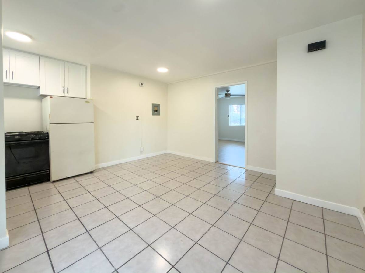Apartment for rent at 322 N Benton Way, Los Angeles, CA 90026