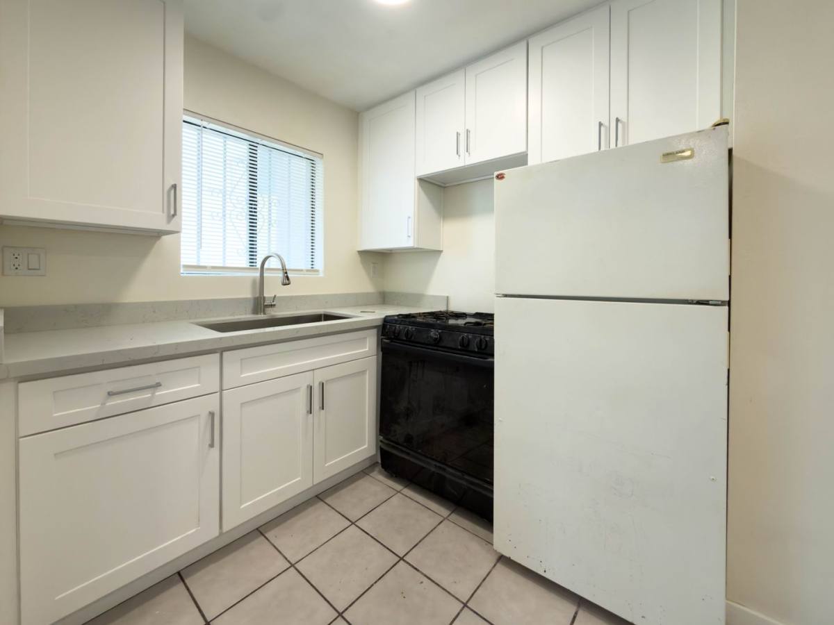 Apartment for rent at 322 N Benton Way, Los Angeles, CA 90026