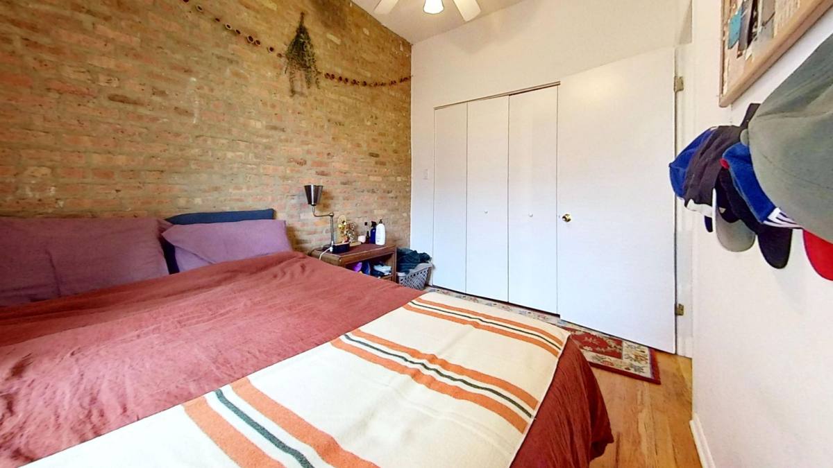 Apartment for rent at 900 W Gunnison St, Chicago, IL 60640