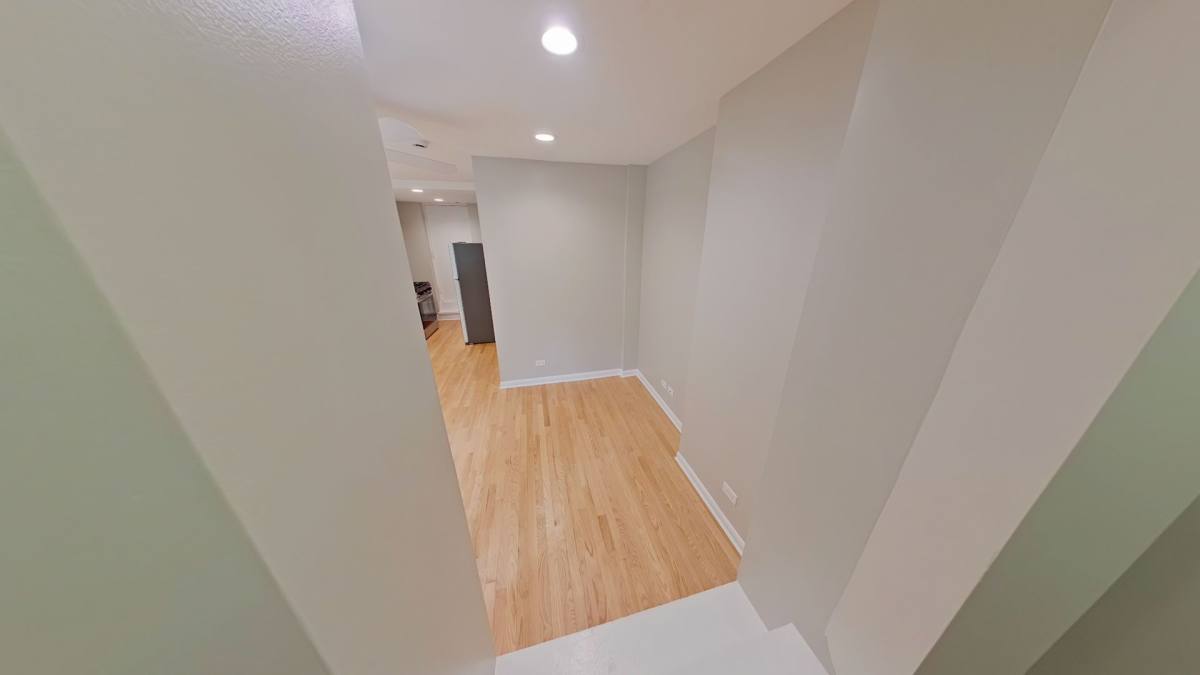 Apartment for rent at 900 W Gunnison St, Chicago, IL 60640