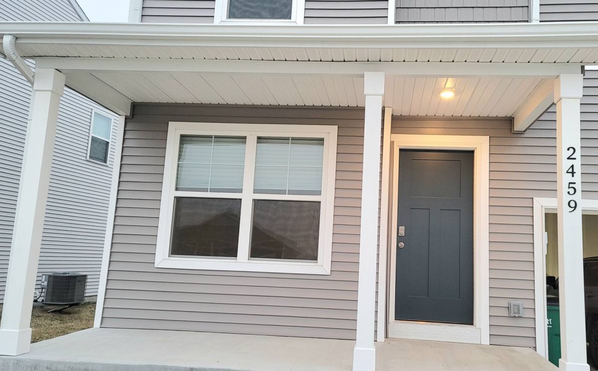 House for rent at 2459 SE Fox Valley Dr, West Des Moines, IA 50265