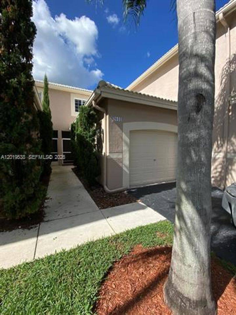 Townhouse for rent at 2041 Pompeii Court, Fort Lauderdale, FL 33327