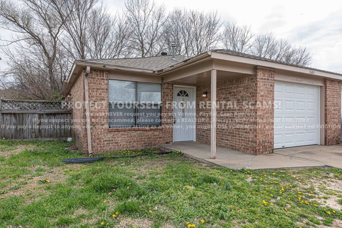 House for rent at 1684 N Dawn Dr, Fayetteville, AR 72703