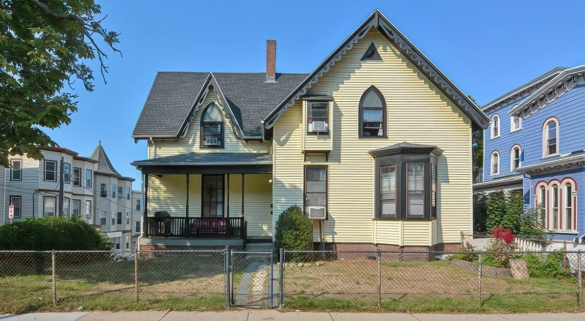 Townhouse for rent at 139 Hillside St #1A, Roxbury Crossing, MA 02120