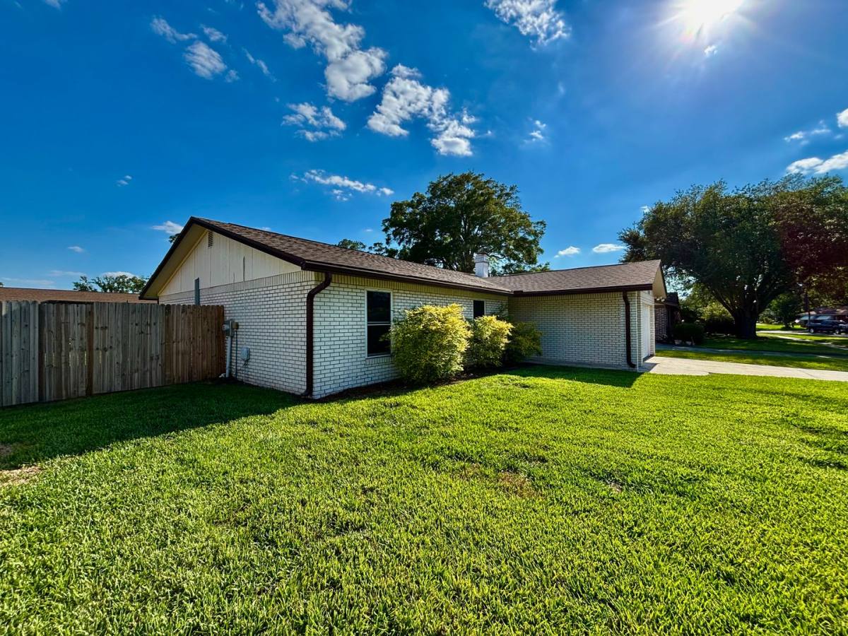 House for rent at 1747 Papaya Dr N, Orange Park, FL 32073